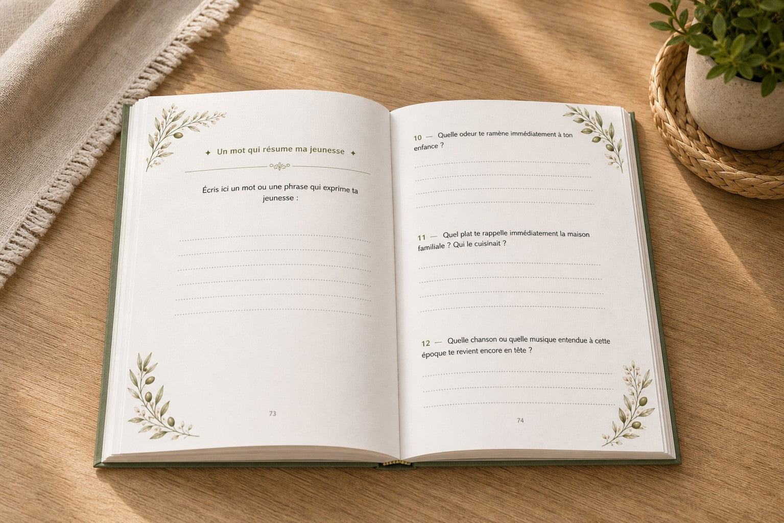 Le livre Papa ouvert sur une table en bois, lin clair et plante verte en arrière-plan
